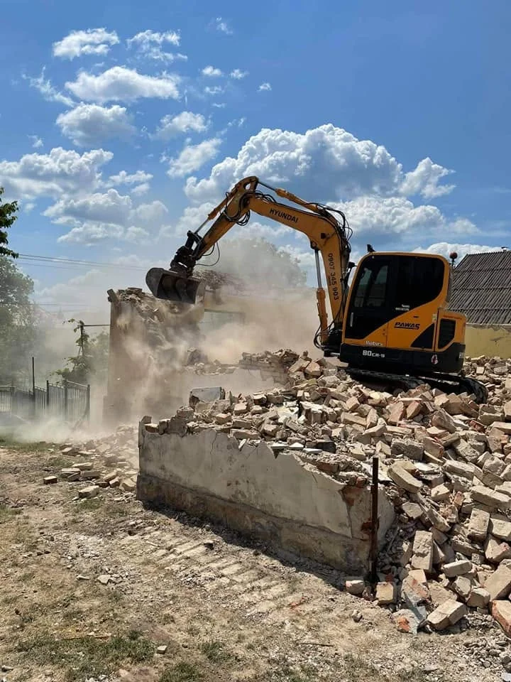 Zemné práce na stavenisku